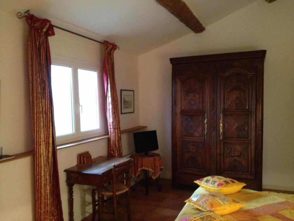 Les Jardins Du Rebaut Bed and Breakfast Μπεζιέ Δωμάτιο φωτογραφία