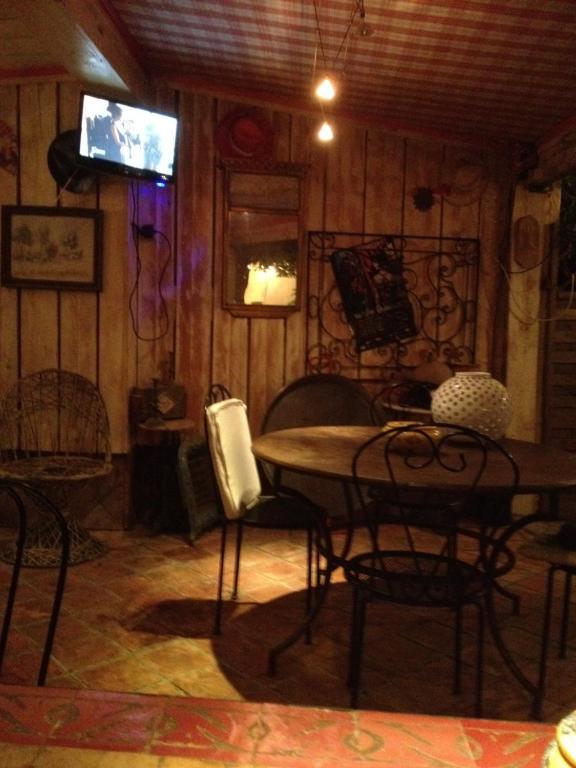 Les Jardins Du Rebaut Bed and Breakfast Μπεζιέ Δωμάτιο φωτογραφία