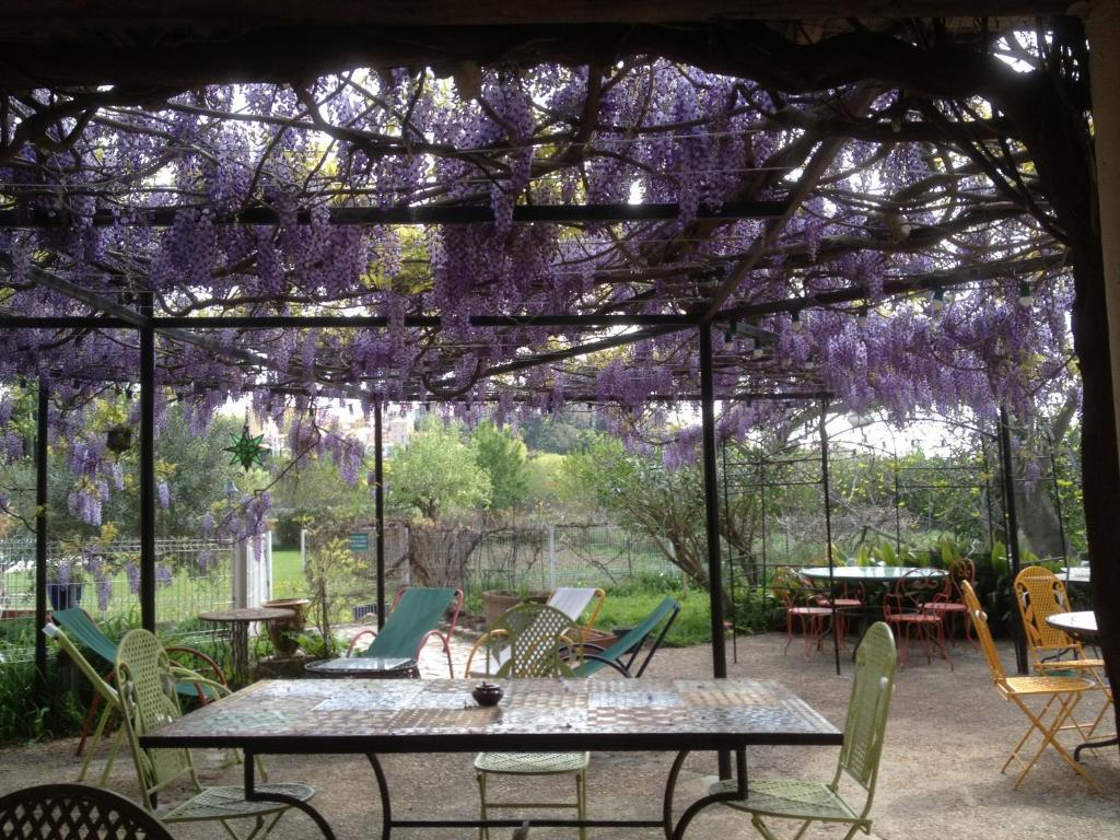 Les Jardins Du Rebaut Bed and Breakfast Μπεζιέ Εξωτερικό φωτογραφία